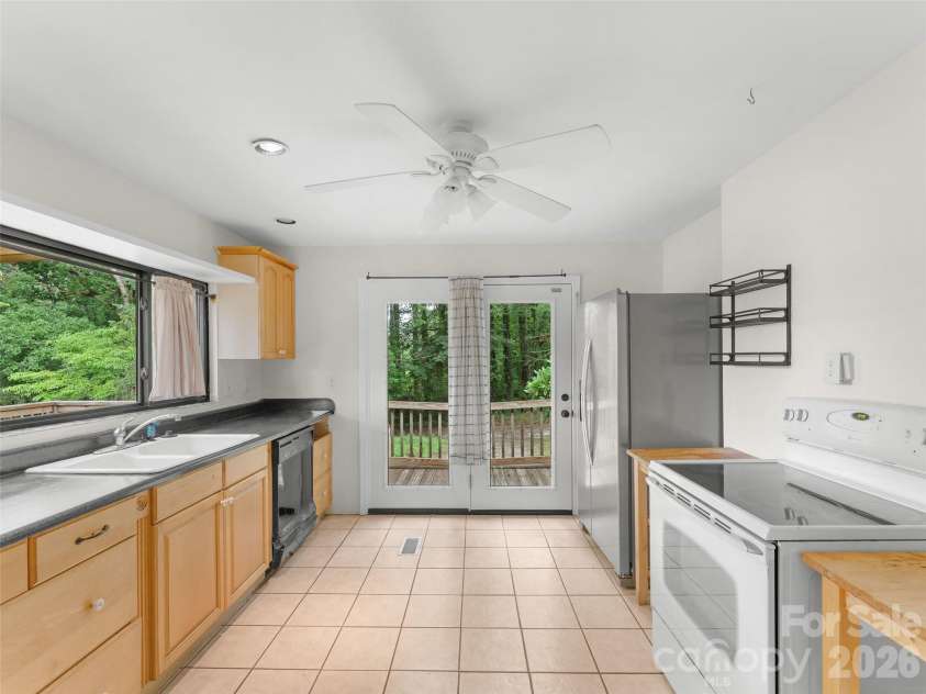 1705 Willow Road, Hendersonville, NC 28739.  MLS# CAR4399528, YatesRealty ID 37264. 