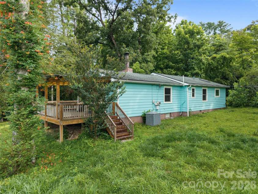 1705 Willow Road, Hendersonville, NC 28739.  MLS# CAR4399528, YatesRealty ID 37264. 