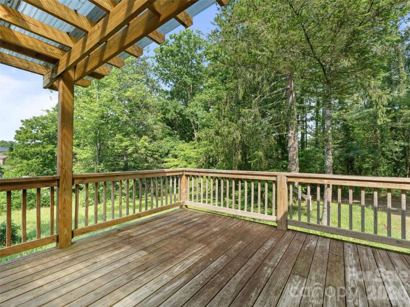 1705 Willow Road, Hendersonville, NC 28739.  MLS# CAR4399528, YatesRealty ID 37264. 