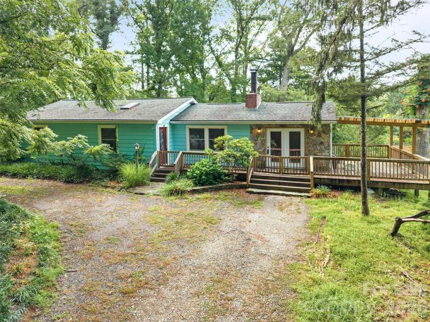 1705 Willow Road, Hendersonville, NC 28739.  MLS# CAR4399528, YatesRealty ID 37264. 