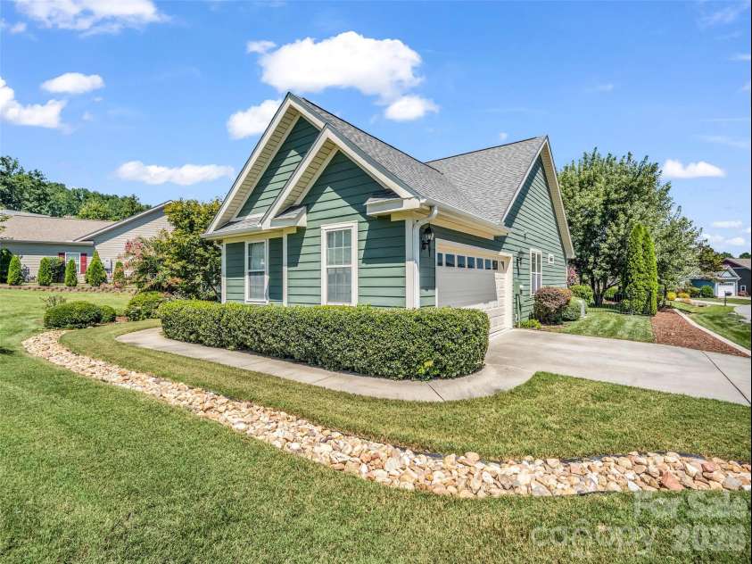 17 Black Iron Lane, Hendersonville, NC 28792.  MLS# CAR4393003, YatesRealty ID 37266. 