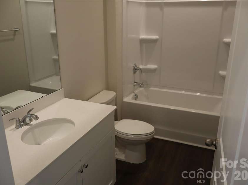 1033 Marble Passage, Richburg, SC 29729.  MLS# CAR4398322, YatesRealty ID 37267. Secondary bathroom