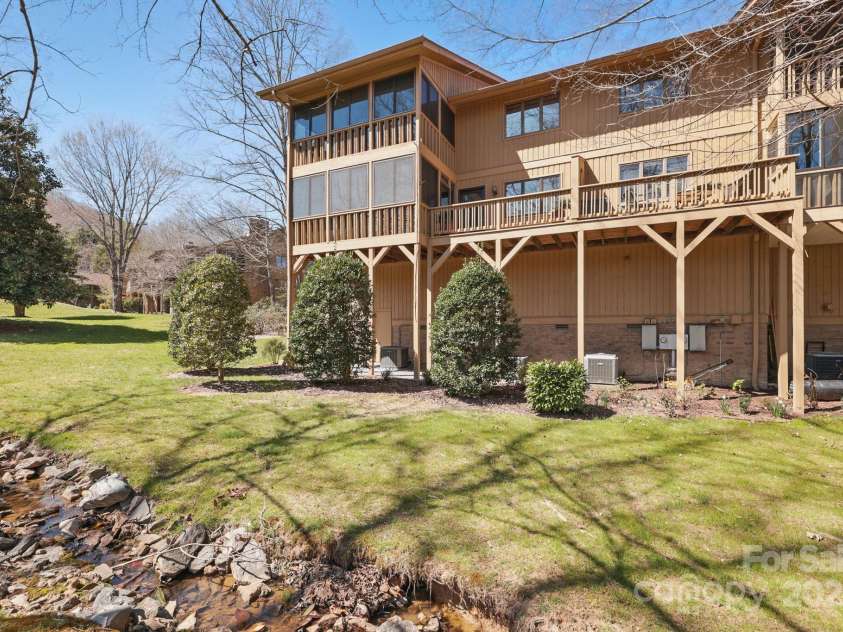 406 Live Oak Lane, Hendersonville, NC 28791.  MLS# CAR4235067, YatesRealty ID 3727. 