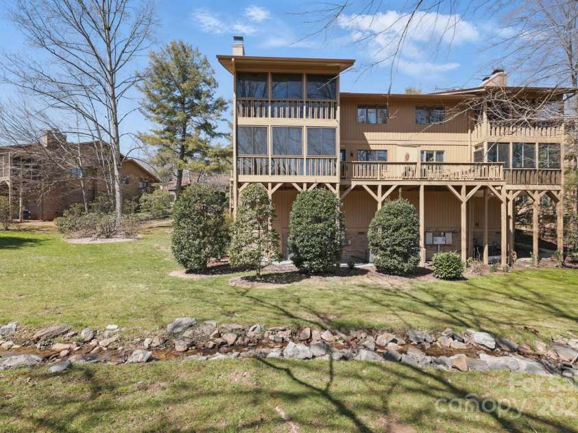 406 Live Oak Lane, Hendersonville, NC 28791.  MLS# CAR4235067, YatesRealty ID 3727. 