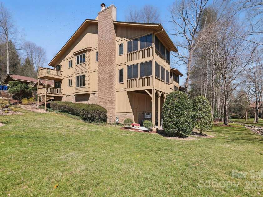 406 Live Oak Lane, Hendersonville, NC 28791.  MLS# CAR4235067, YatesRealty ID 3727. 