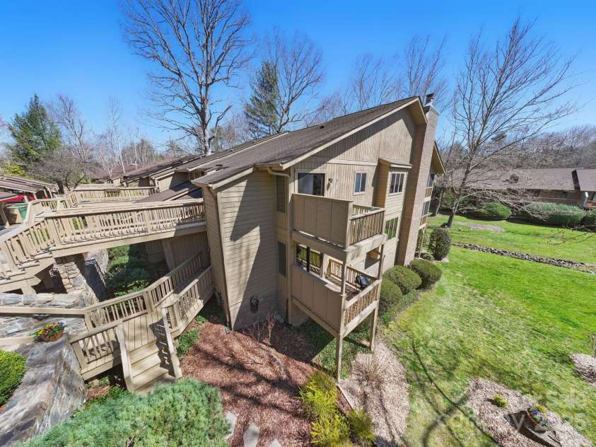 406 Live Oak Lane, Hendersonville, NC 28791.  MLS# CAR4235067, YatesRealty ID 3727. 