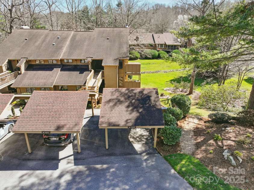 406 Live Oak Lane, Hendersonville, NC 28791.  MLS# CAR4235067, YatesRealty ID 3727. 