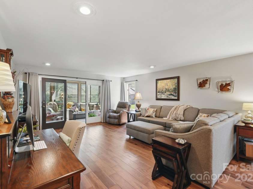 406 Live Oak Lane, Hendersonville, NC 28791.  MLS# CAR4235067, YatesRealty ID 3727. Open and airy living room