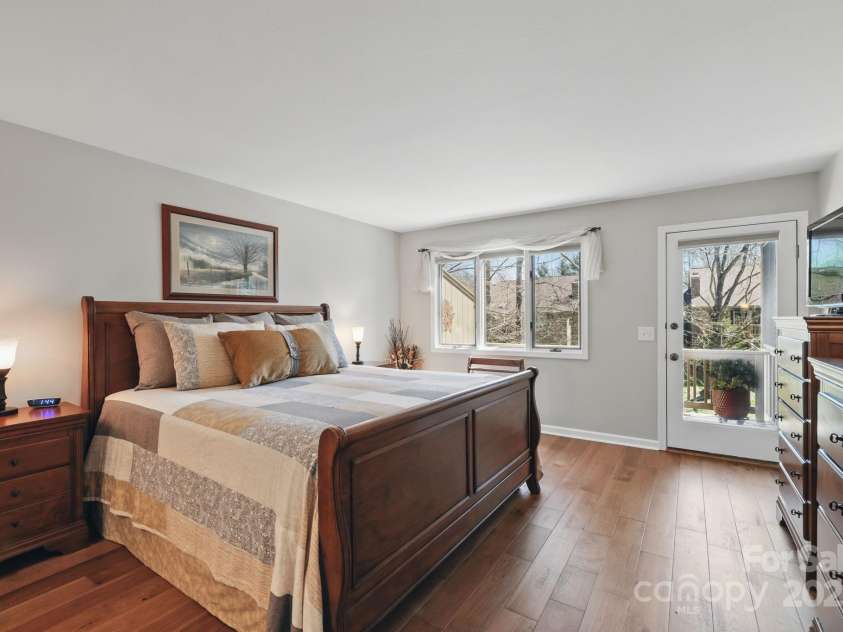 406 Live Oak Lane, Hendersonville, NC 28791.  MLS# CAR4235067, YatesRealty ID 3727. Spacious primary BR