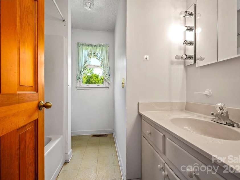 49 Meadowbrook Road, Rutherfordton, NC 28139.  MLS# CAR4324509, YatesRealty ID 3727. Full Bath