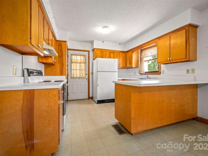 49 Meadowbrook Road, Rutherfordton, NC 28139.  MLS# CAR4324509, YatesRealty ID 3727. Kitchen