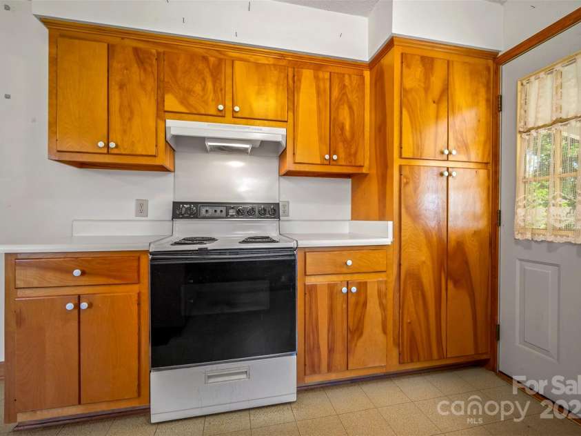 49 Meadowbrook Road, Rutherfordton, NC 28139.  MLS# CAR4324509, YatesRealty ID 3727. Kitchen