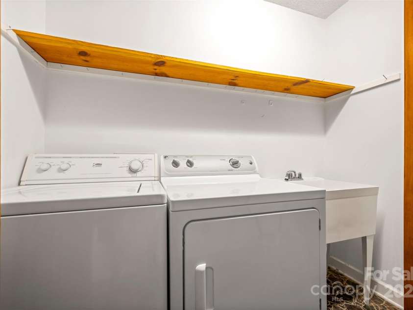 49 Meadowbrook Road, Rutherfordton, NC 28139.  MLS# CAR4324509, YatesRealty ID 3727. Laundry Room
