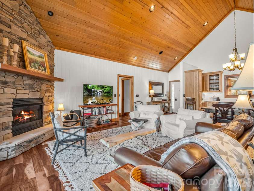 32 Zebulon Lane, Mars Hill, NC 28754.  MLS# CAR4336470, YatesRealty ID 3728. 