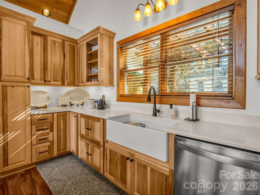 32 Zebulon Lane, Mars Hill, NC 28754.  MLS# CAR4336470, YatesRealty ID 3728. 