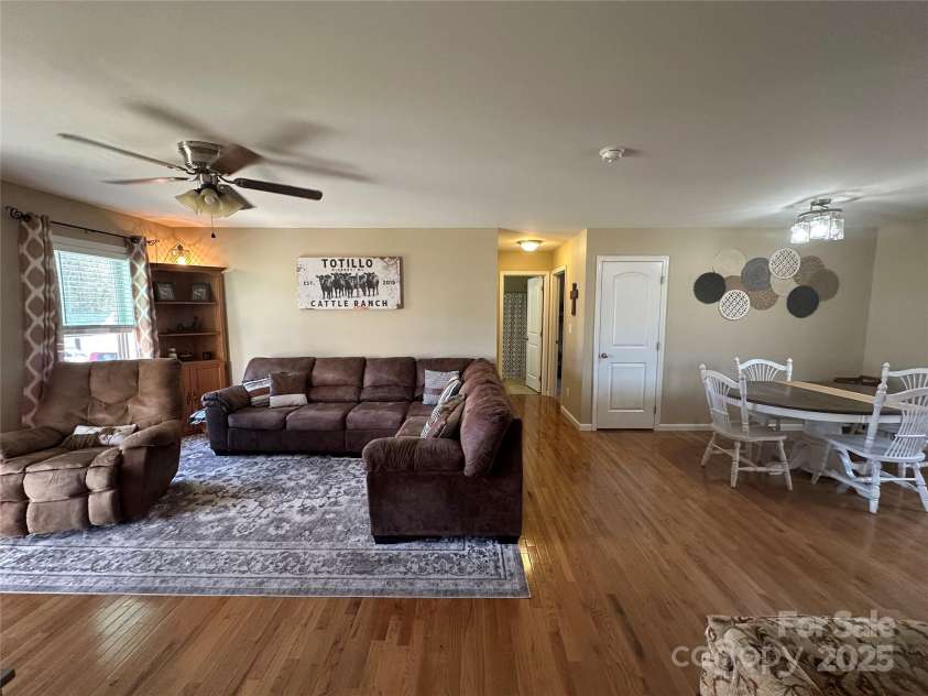 52 Restful Lane, Hickory, NC 28601.  MLS# CAR4239237, YatesRealty ID 3728. 