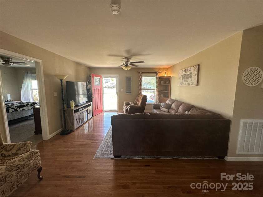 52 Restful Lane, Hickory, NC 28601.  MLS# CAR4239237, YatesRealty ID 3728. 