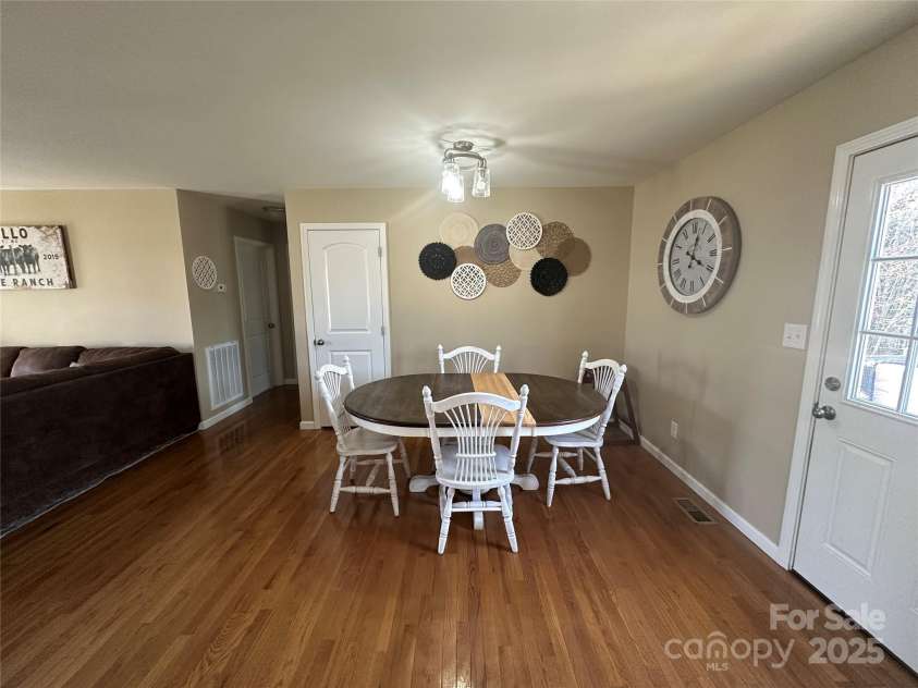 52 Restful Lane, Hickory, NC 28601.  MLS# CAR4239237, YatesRealty ID 3728. 