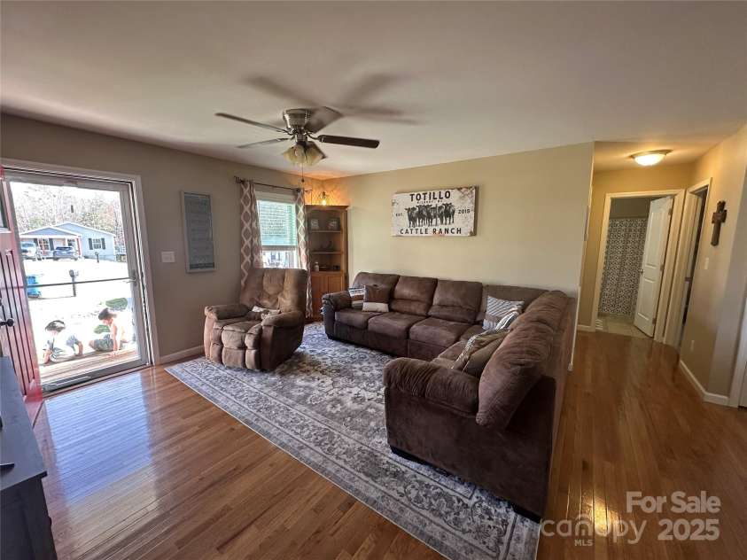 52 Restful Lane, Hickory, NC 28601.  MLS# CAR4239237, YatesRealty ID 3728. 