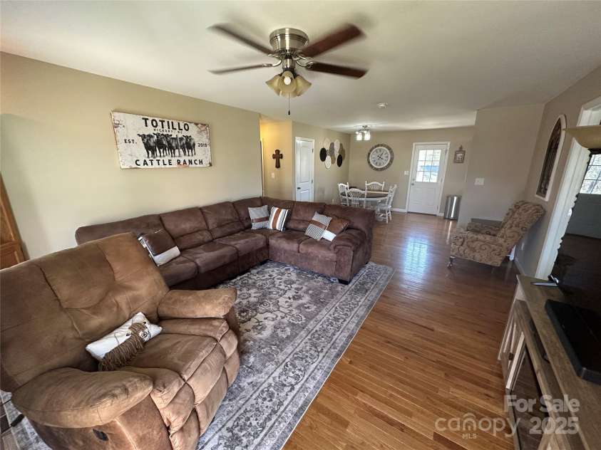 52 Restful Lane, Hickory, NC 28601.  MLS# CAR4239237, YatesRealty ID 3728. 