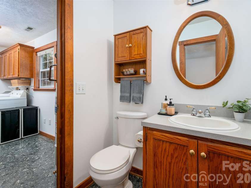 7710 Walkup Road, Waxhaw, NC 28173.  MLS# CAR4344157, YatesRealty ID 3728. 1/2 bath in Primary Bedroom