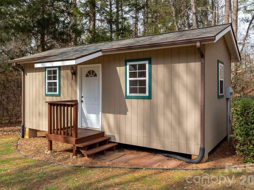 7710 Walkup Road, Waxhaw, NC 28173.  MLS# CAR4344157, YatesRealty ID 3728. Detached Office/Studio