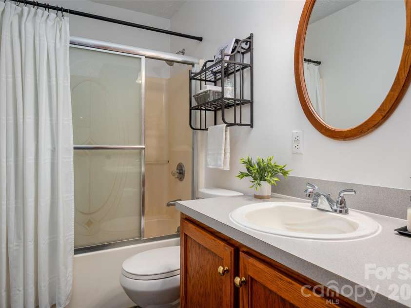 7710 Walkup Road, Waxhaw, NC 28173.  MLS# CAR4344157, YatesRealty ID 3728. Full Bathroom