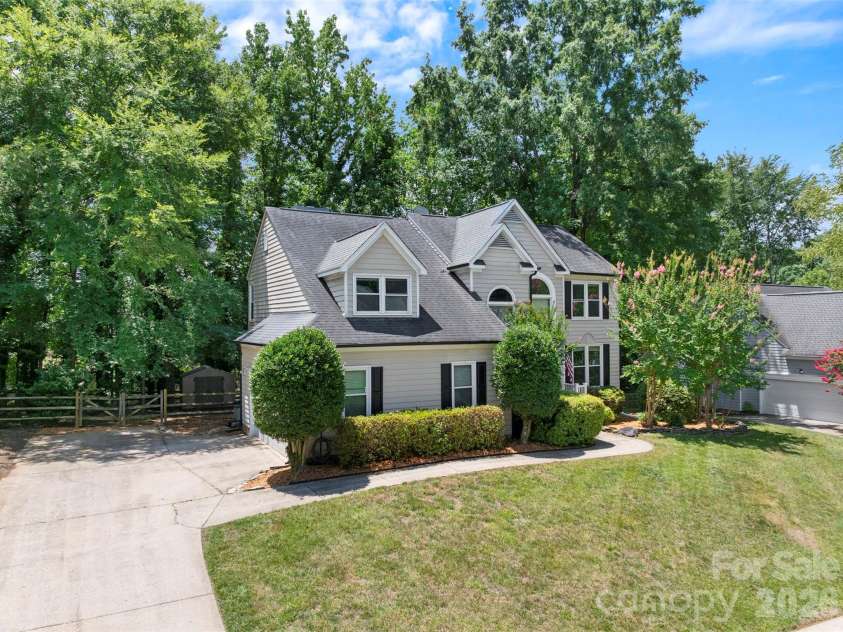 8610 Forest Shadow Circle, Cornelius, NC 28031.  MLS# CAR4401758, YatesRealty ID 37280. 
