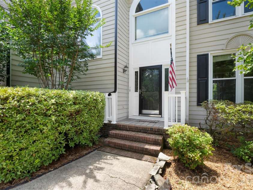 8610 Forest Shadow Circle, Cornelius, NC 28031.  MLS# CAR4401758, YatesRealty ID 37280. 
