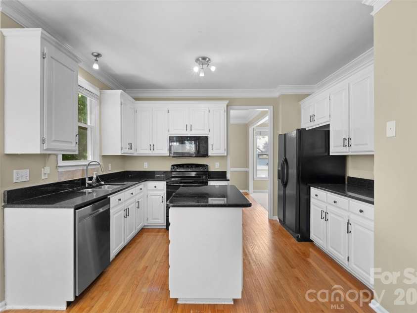 8610 Forest Shadow Circle, Cornelius, NC 28031.  MLS# CAR4401758, YatesRealty ID 37280. 