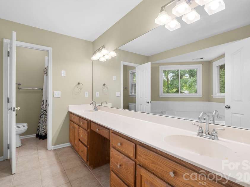8610 Forest Shadow Circle, Cornelius, NC 28031.  MLS# CAR4401758, YatesRealty ID 37280. 