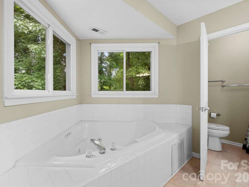 8610 Forest Shadow Circle, Cornelius, NC 28031.  MLS# CAR4401758, YatesRealty ID 37280. 