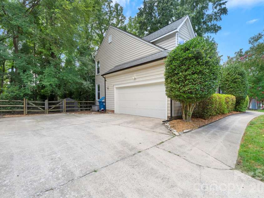 8610 Forest Shadow Circle, Cornelius, NC 28031.  MLS# CAR4401758, YatesRealty ID 37280. 