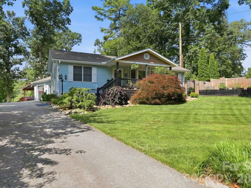 220 Bradshaw Avenue, Hendersonville, NC 28792.  MLS# CAR4400261, YatesRealty ID 37282. 