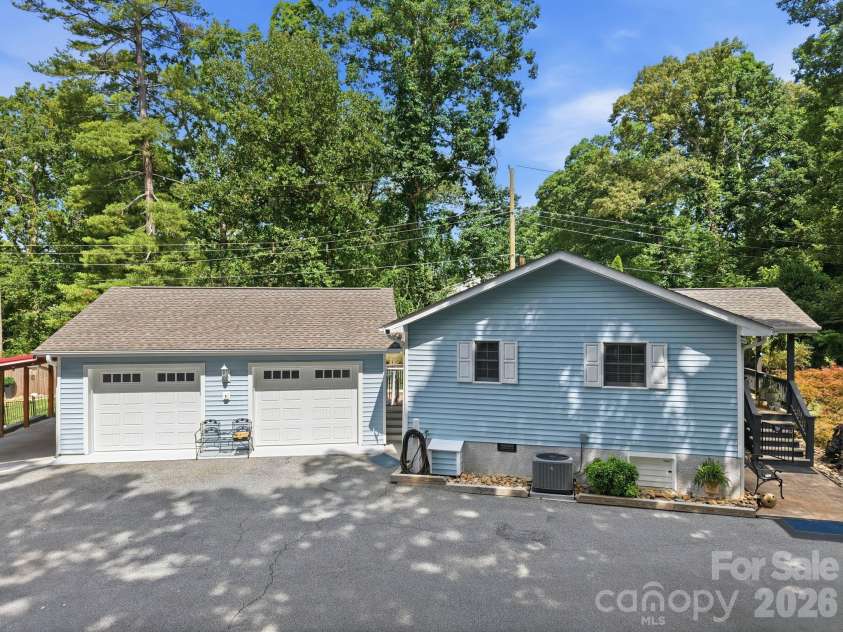 220 Bradshaw Avenue, Hendersonville, NC 28792.  MLS# CAR4400261, YatesRealty ID 37282. 