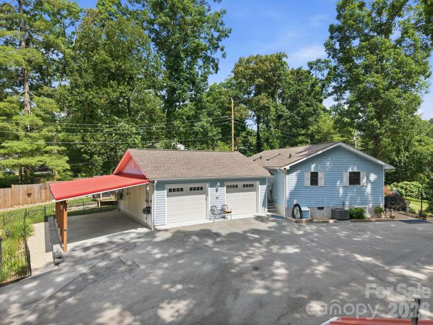 220 Bradshaw Avenue, Hendersonville, NC 28792.  MLS# CAR4400261, YatesRealty ID 37282. 