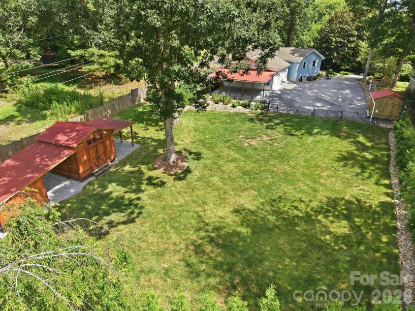 220 Bradshaw Avenue, Hendersonville, NC 28792.  MLS# CAR4400261, YatesRealty ID 37282. 