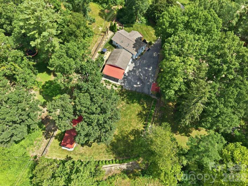 220 Bradshaw Avenue, Hendersonville, NC 28792.  MLS# CAR4400261, YatesRealty ID 37282. 