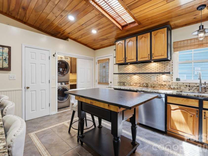 220 Bradshaw Avenue, Hendersonville, NC 28792.  MLS# CAR4400261, YatesRealty ID 37282. Kitchen