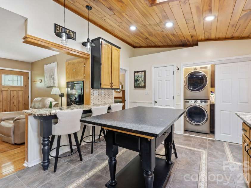 220 Bradshaw Avenue, Hendersonville, NC 28792.  MLS# CAR4400261, YatesRealty ID 37282. Kitchen