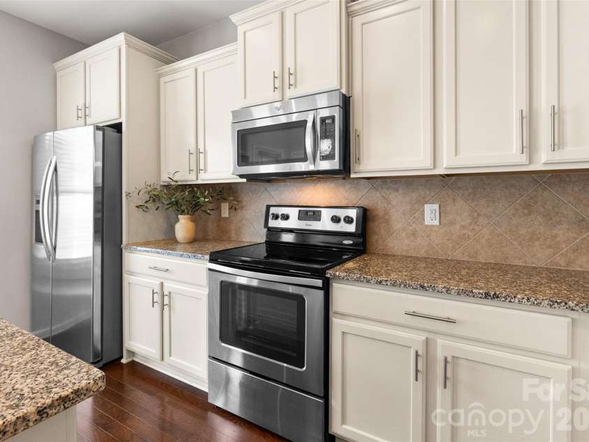 7102 Mclothian Lane, Huntersville, NC 28078.  MLS# CAR4404371, YatesRealty ID 37286. 
