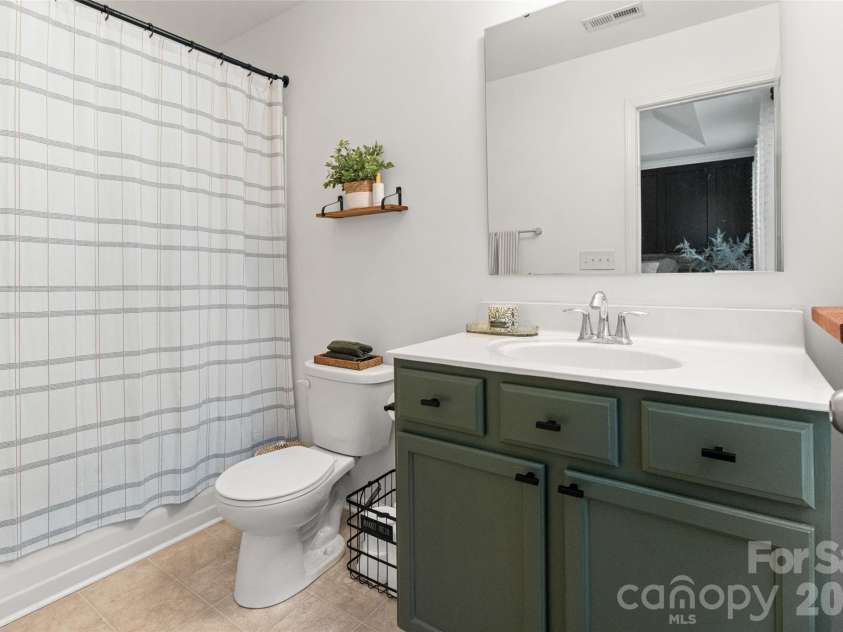 7102 Mclothian Lane, Huntersville, NC 28078.  MLS# CAR4404371, YatesRealty ID 37286. 