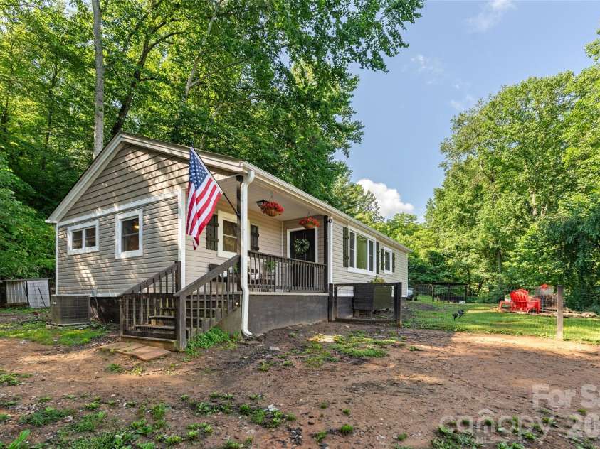 1226 Newfound Road, Leicester, NC 28748.  MLS# CAR4404463, YatesRealty ID 37287. 
