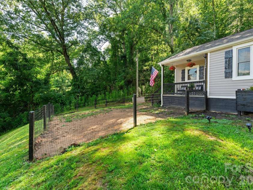 1226 Newfound Road, Leicester, NC 28748.  MLS# CAR4404463, YatesRealty ID 37287. 