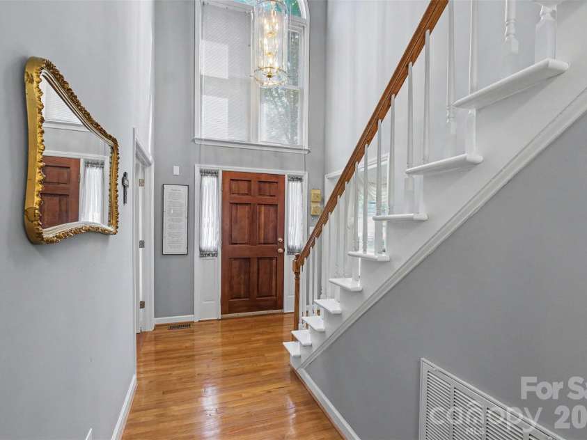 10010 Drawbridge Drive, Charlotte, NC 28215.  MLS# CAR4404404, YatesRealty ID 37288. 