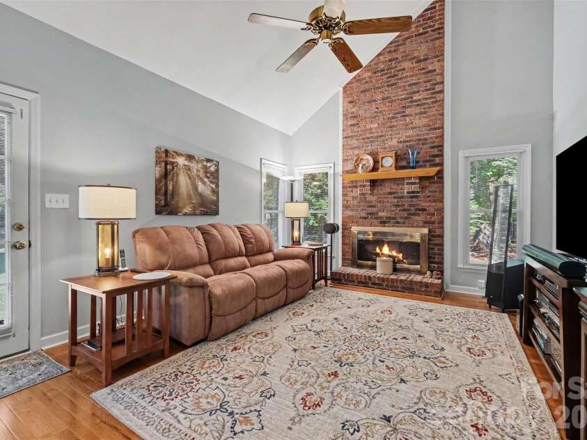 10010 Drawbridge Drive, Charlotte, NC 28215.  MLS# CAR4404404, YatesRealty ID 37288. 