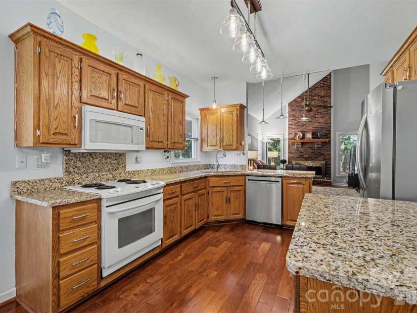10010 Drawbridge Drive, Charlotte, NC 28215.  MLS# CAR4404404, YatesRealty ID 37288. 