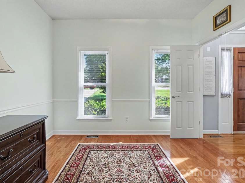 10010 Drawbridge Drive, Charlotte, NC 28215.  MLS# CAR4404404, YatesRealty ID 37288. 