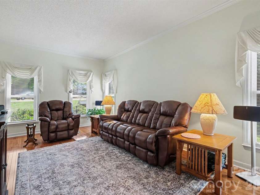 10010 Drawbridge Drive, Charlotte, NC 28215.  MLS# CAR4404404, YatesRealty ID 37288. 