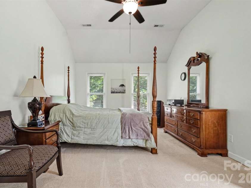 10010 Drawbridge Drive, Charlotte, NC 28215.  MLS# CAR4404404, YatesRealty ID 37288. 